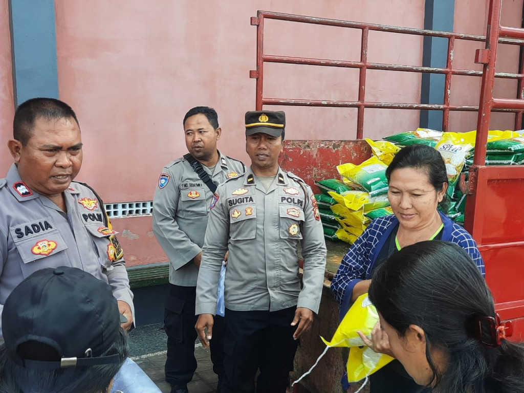 Sinergitas Polri dan Bulog Menyelenggarakan Gerakan Pangan Murah di Desa Dalung